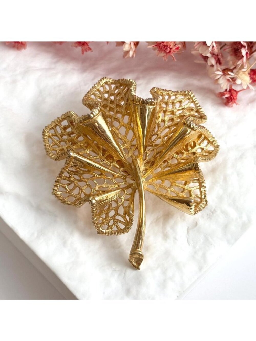 CORO Signed FIligree Openwork Pleated Floral Motif Vintage Gold Toned Brooch Pin